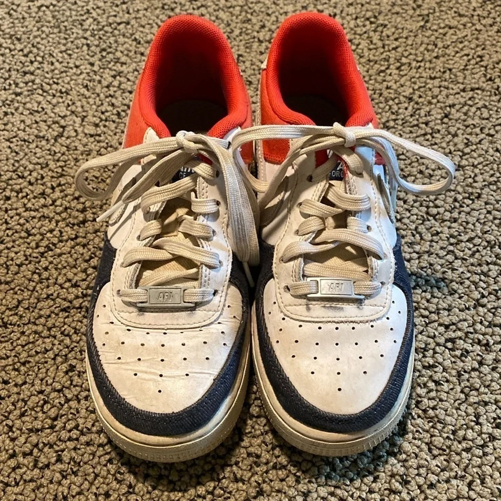 Nike Air Force 1 Sneakers Size 4Y in EUC
